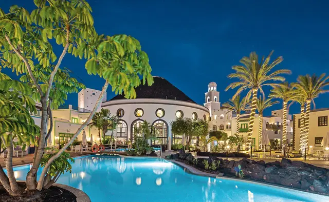 LIVVO Volcán Lanzarote OUTDOOR_POOL