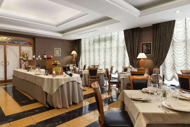 Ramada Naples RESTAURANT