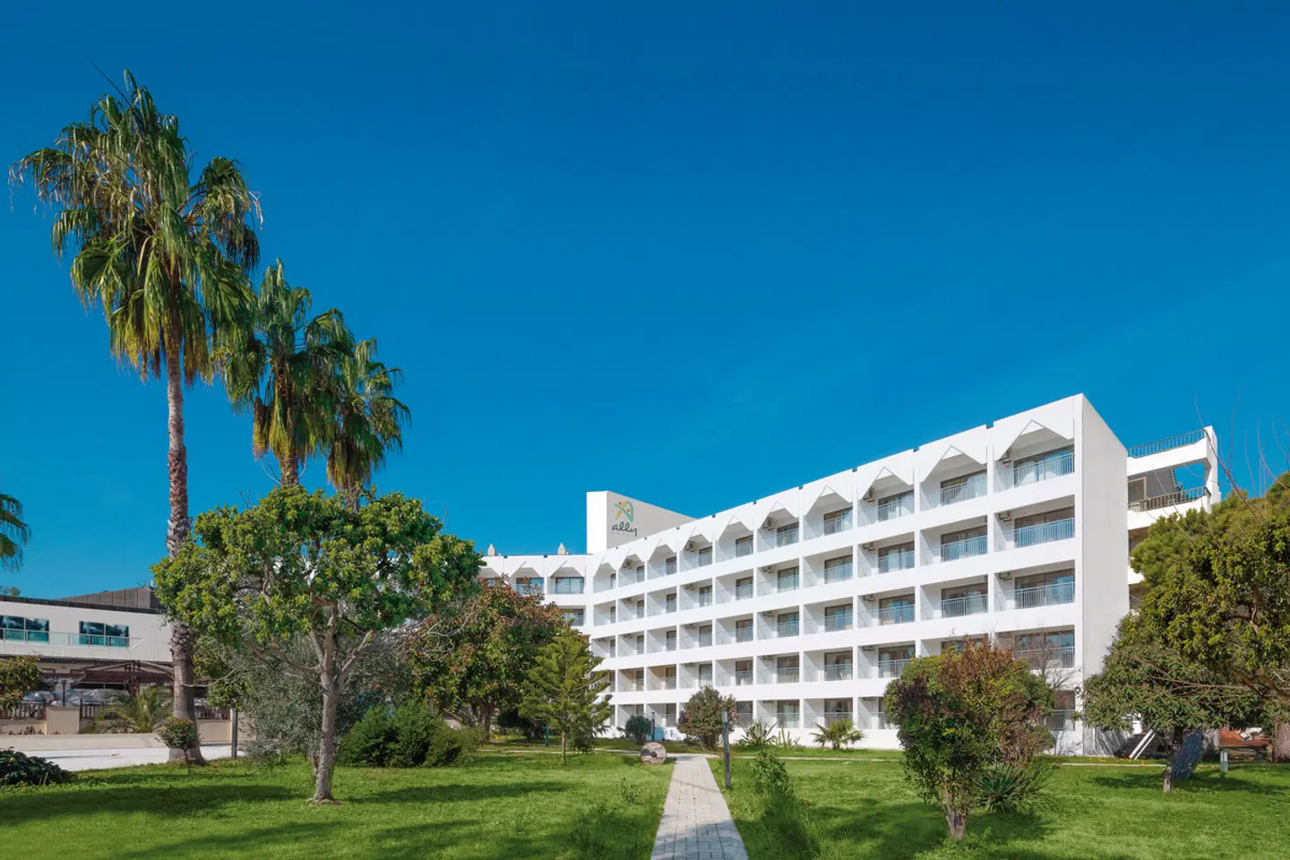 Serra Park Hotel EXTERIOR