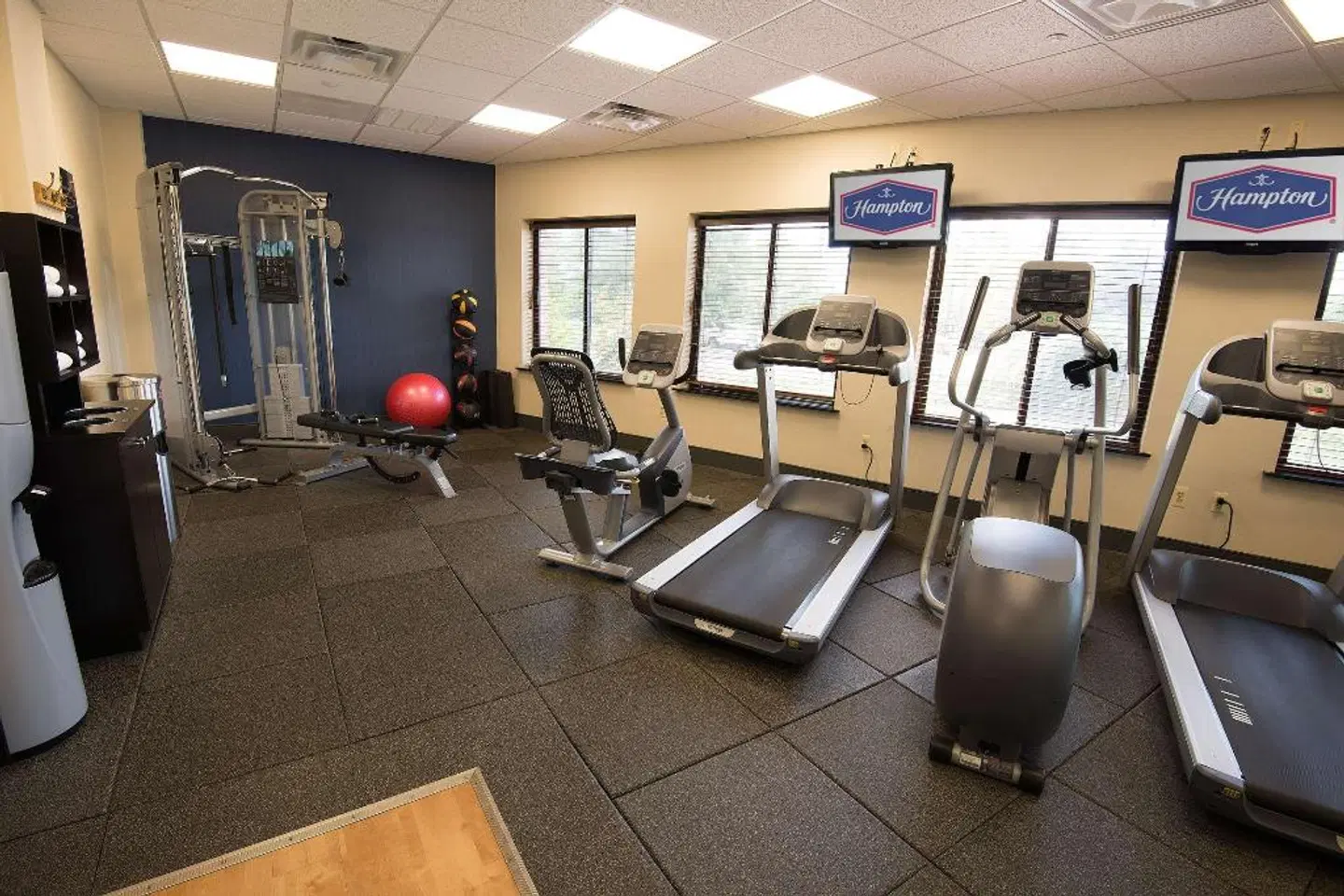 Hampton Inn Carlstadt-At The Meadowlands SPORTS_AND_LEISURE