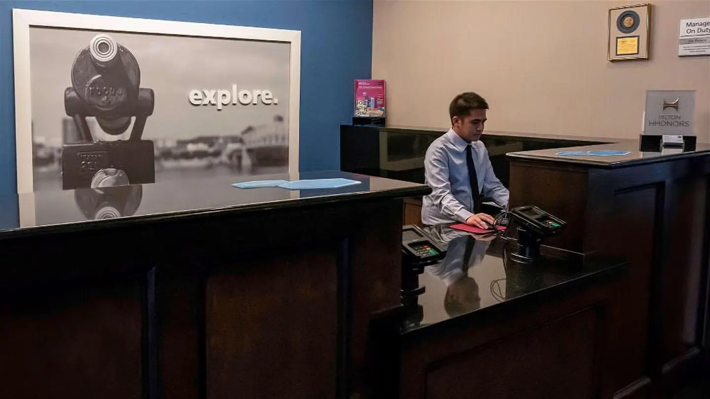 Hampton Inn Carlstadt-At The Meadowlands PEOPLE