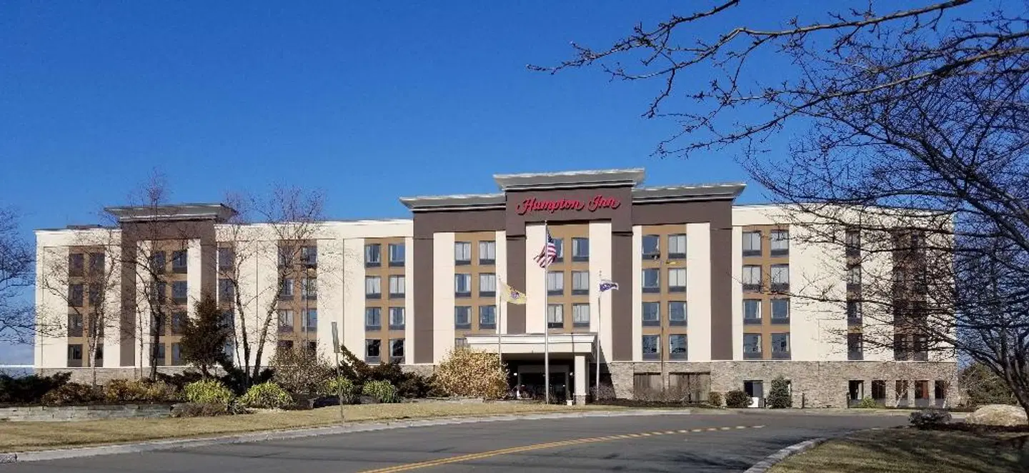 Hampton Inn Carlstadt-At The Meadowlands EXTERIOR