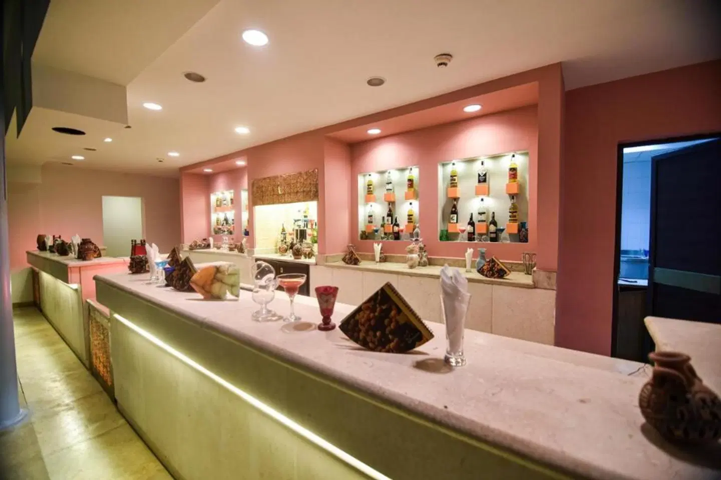 MG Alexander The Great Hotel Bar