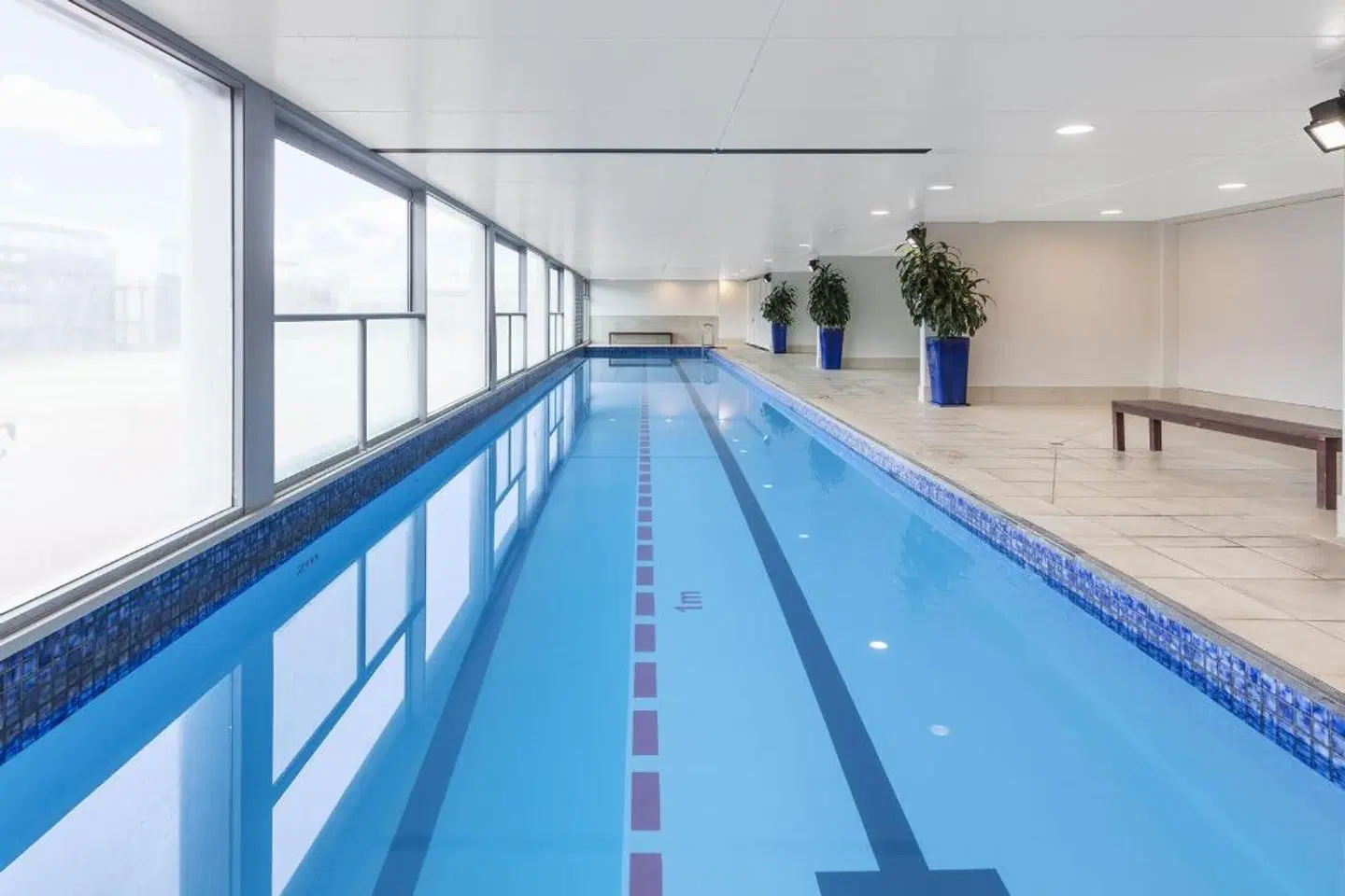 Waldorf Stadium Apartments Hotel Hallenbad