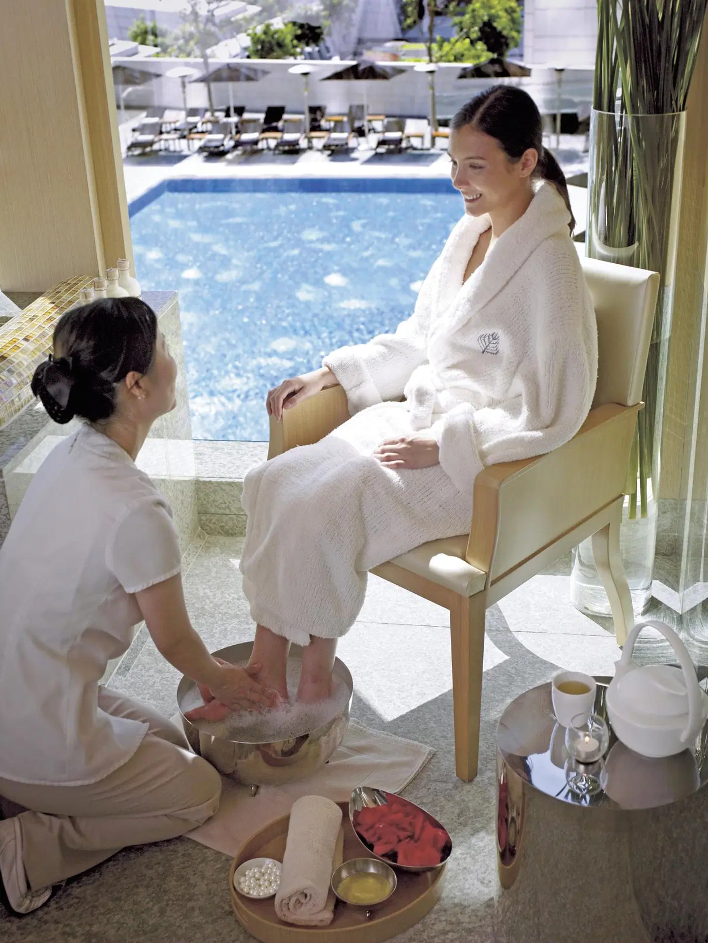 Four Seasons Hong Kong PEOPLE