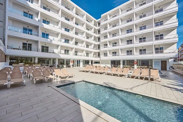 Ilusion Calma OUTDOOR_POOL