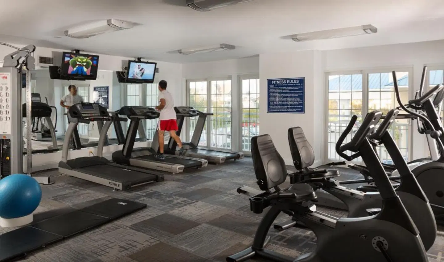 La Mer Beachfront Inn SPORTS_AND_LEISURE