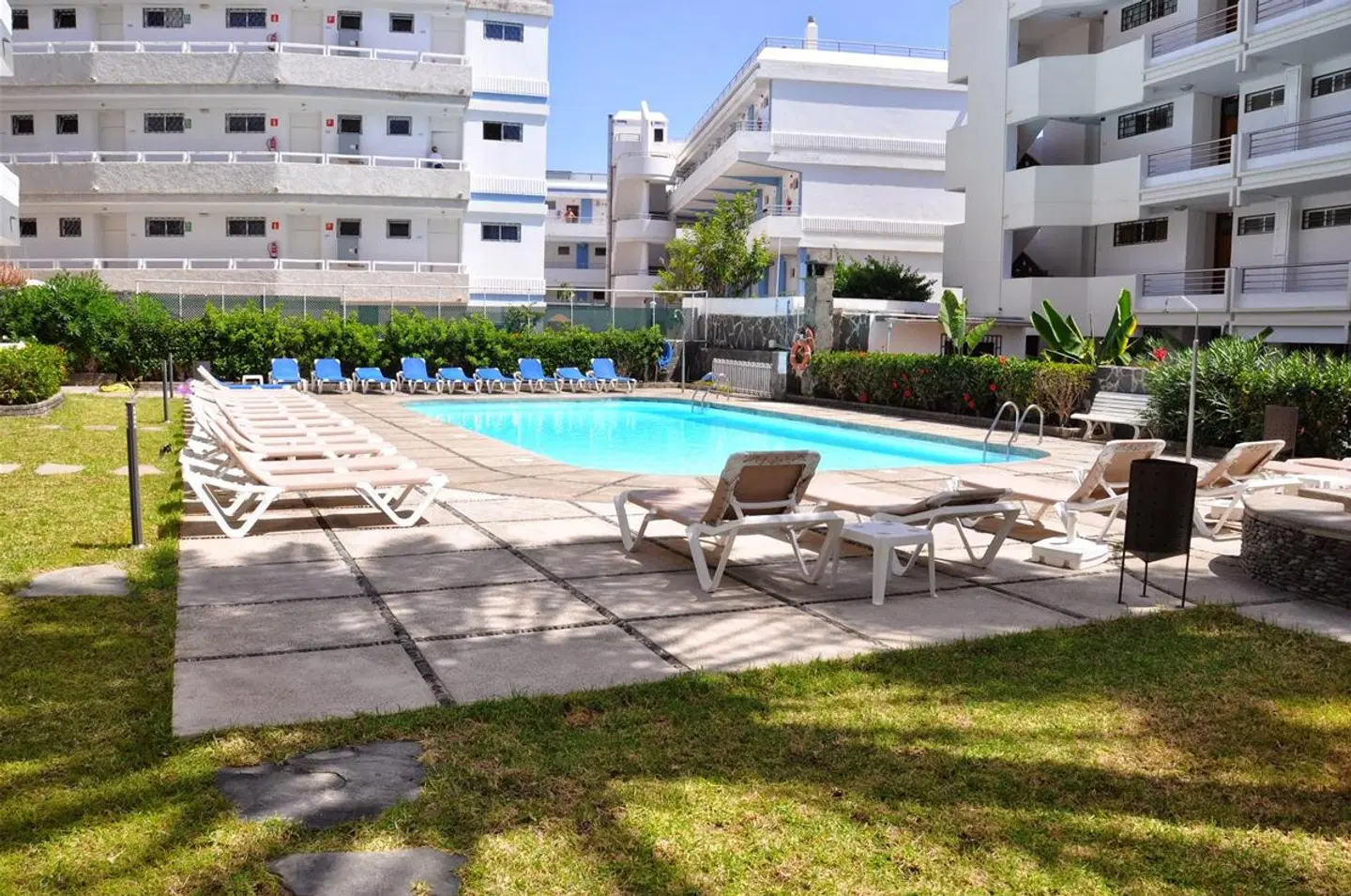Apartamentos Los Mariachis OUTDOOR_POOL