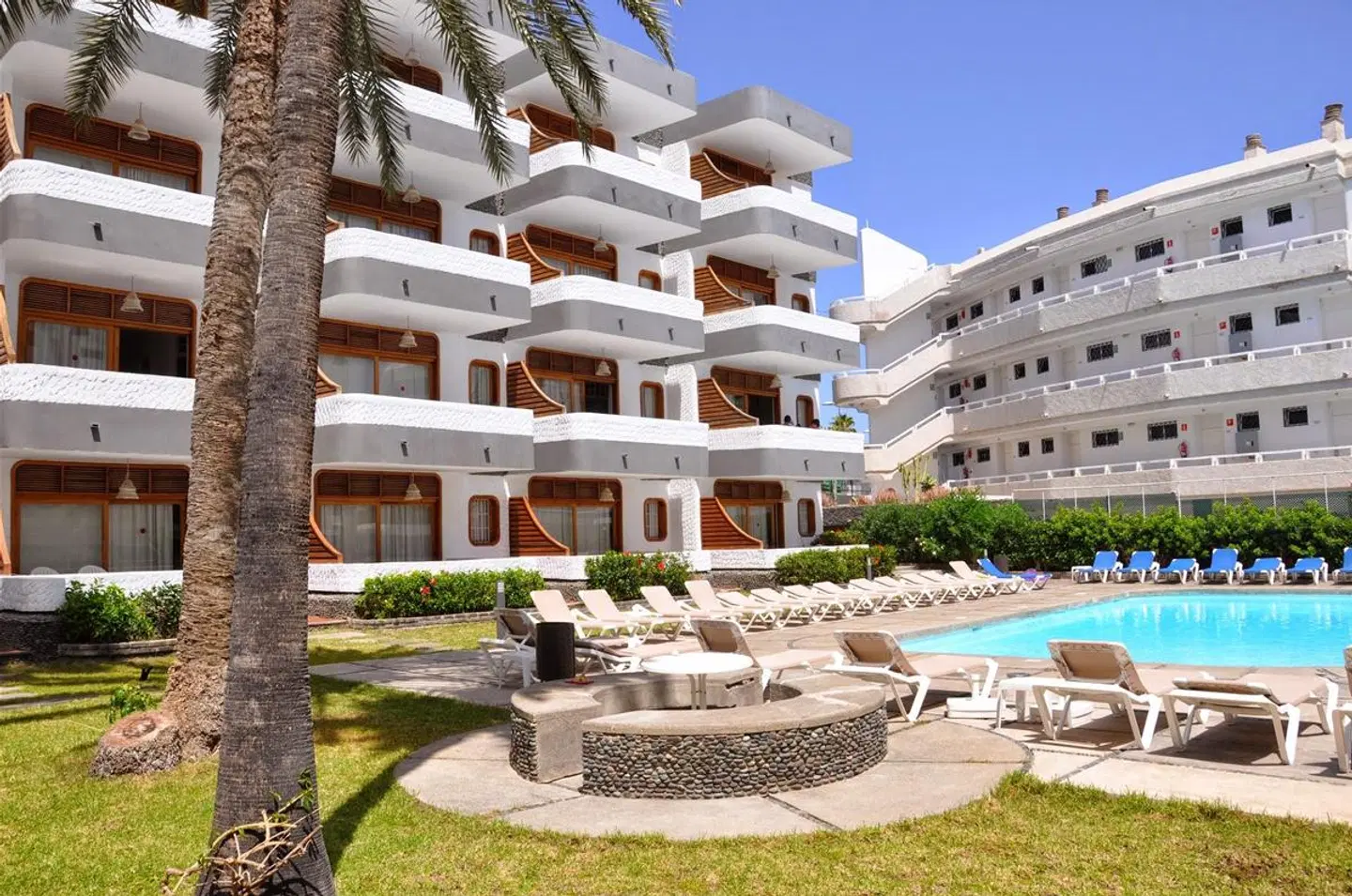 Apartamentos Los Mariachis OUTDOOR_POOL