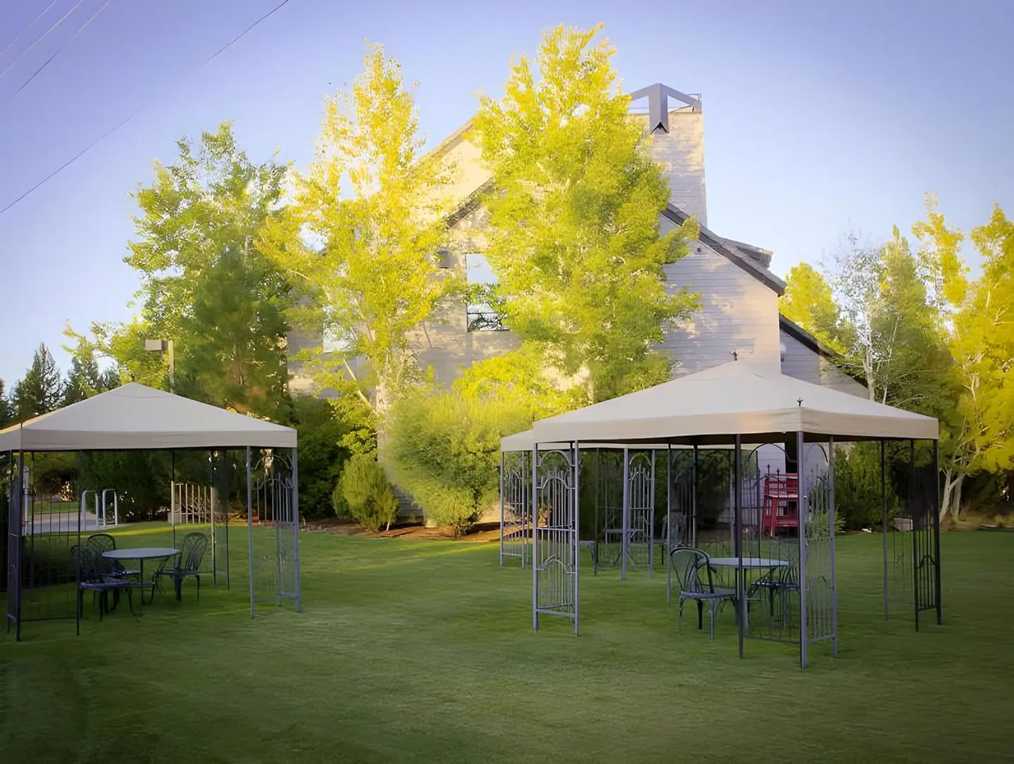 Pine Ridge Inn EXTERIOR