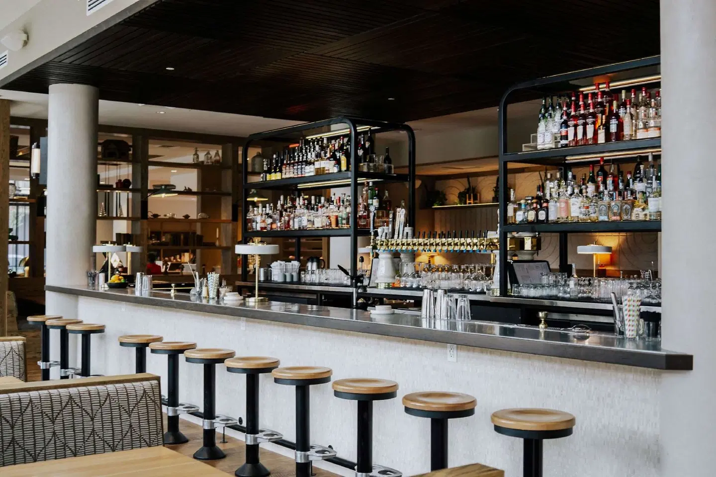 Holman Riverfront Park Hotel Salem, Tapestry by Hilton Bar