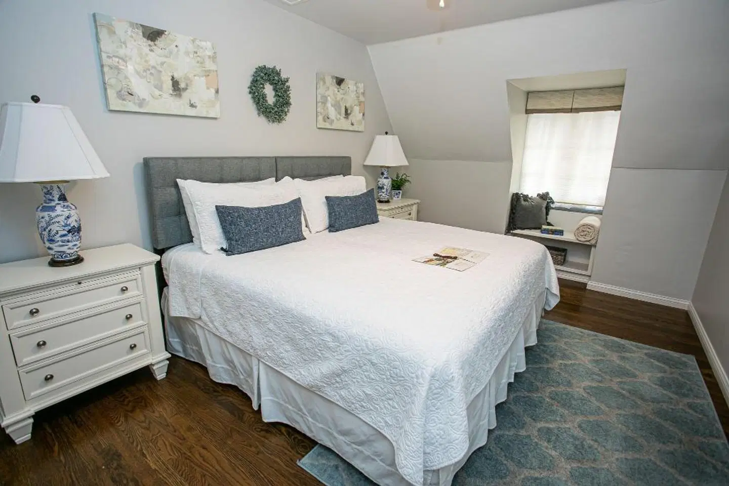 Hummingbird Estate Wine & Suites ROOM_EXAMPLE