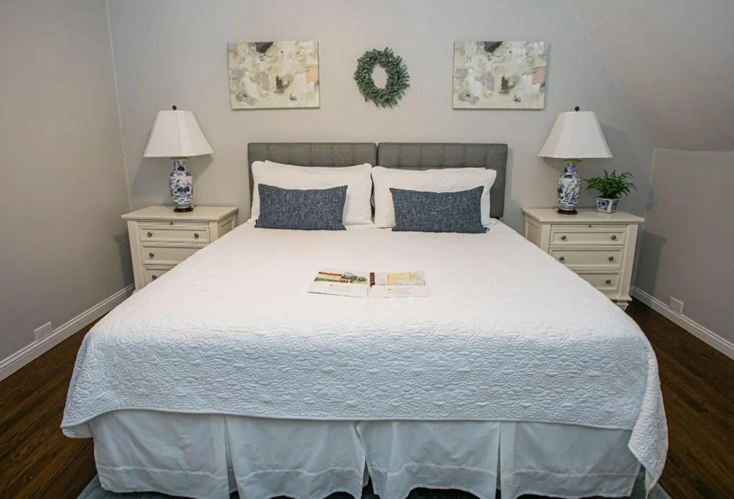 Hummingbird Estate Wine & Suites ROOM_EXAMPLE