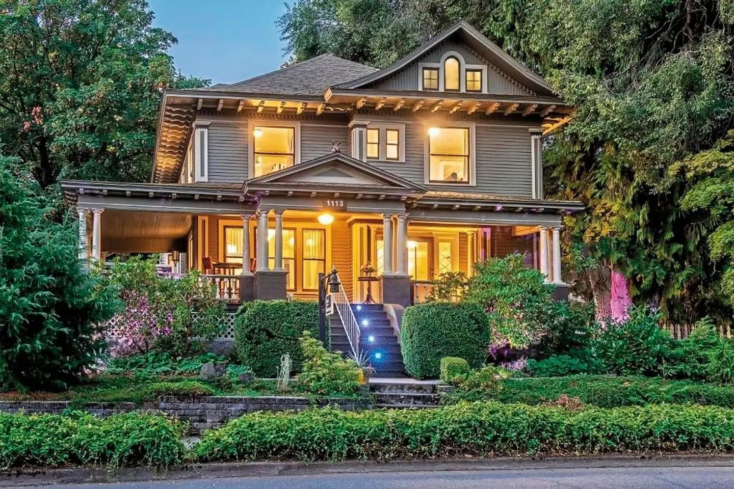 Inn at the Gorge EXTERIOR