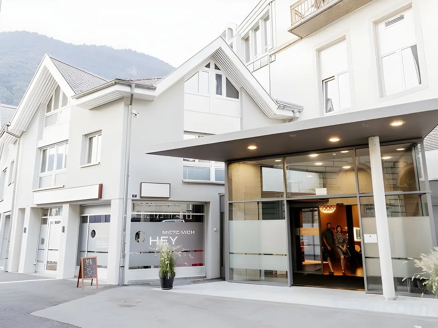 The Hey Hotel EXTERIOR