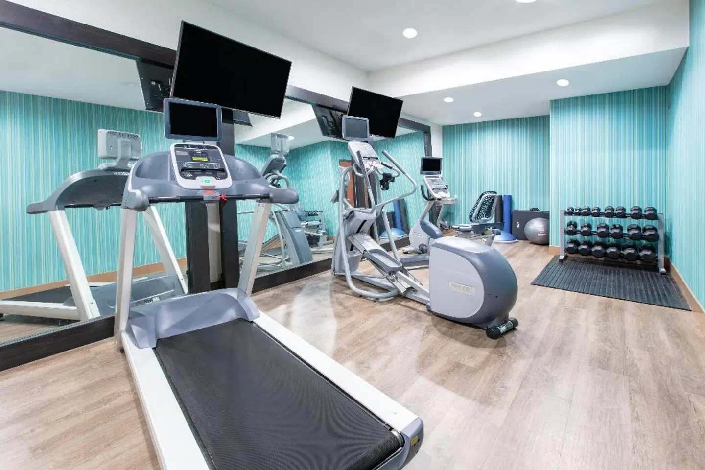 Holiday Inn Express & Suites Seaside-Convention Center SPORTS_AND_LEISURE