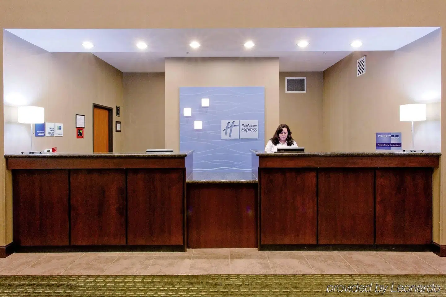 Holiday Inn Express Newport LOUNGE_LOBBY