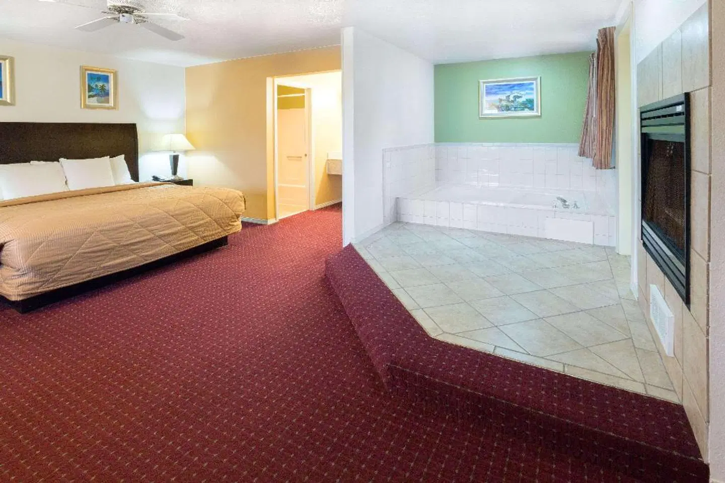 Days Inn by Wyndham Newport OR ROOM_EXAMPLE