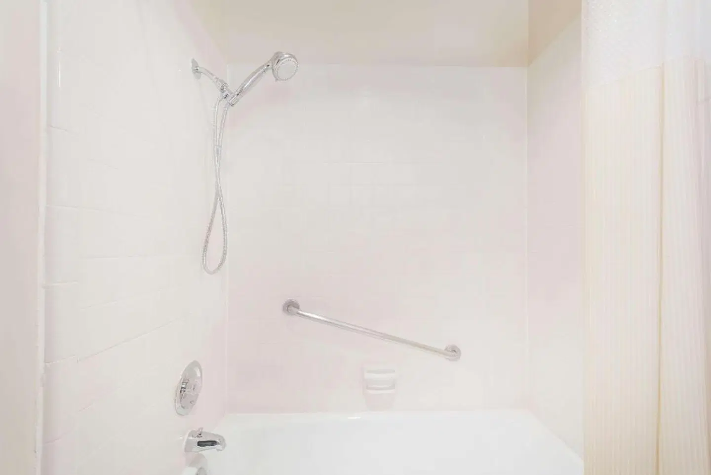 Days Inn by Wyndham Socorro Badezimmer