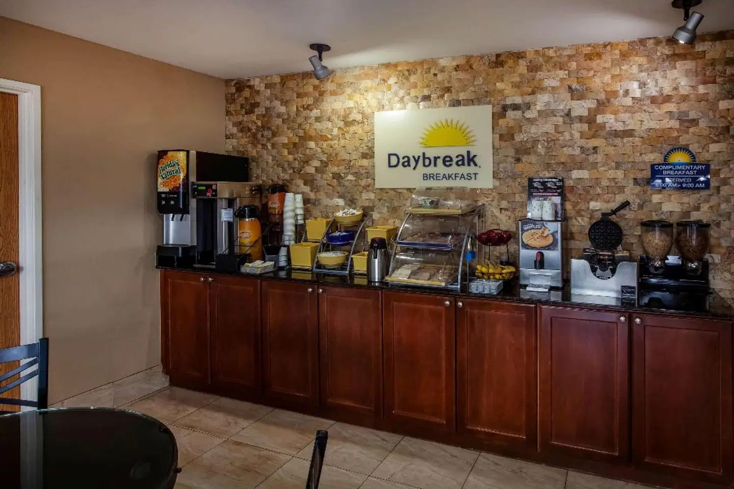 Days Inn by Wyndham Sulphur LA Bar