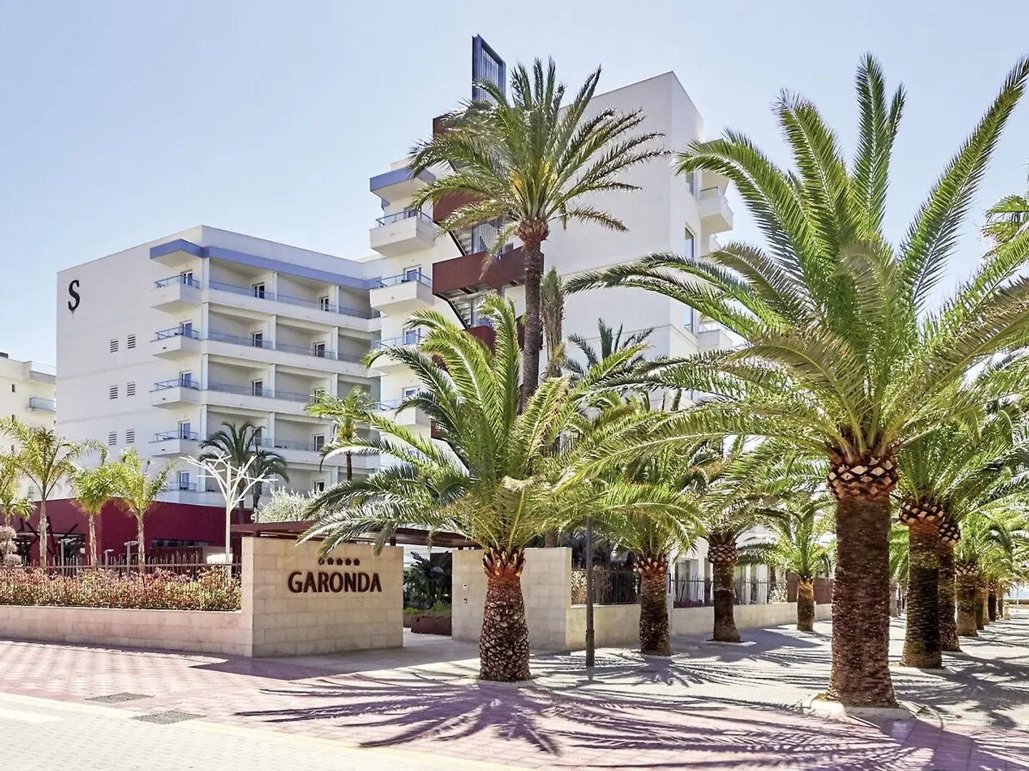 Pure Salt Garonda EXTERIOR