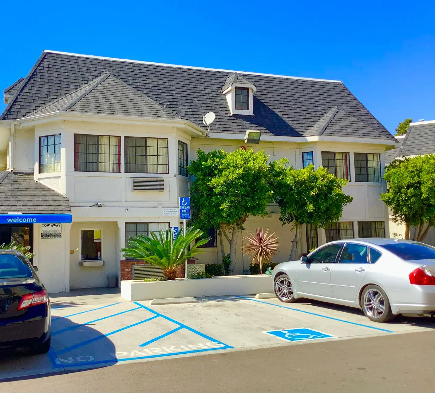 Motel 6 Carlsbad, CA - Village EXTERIOR