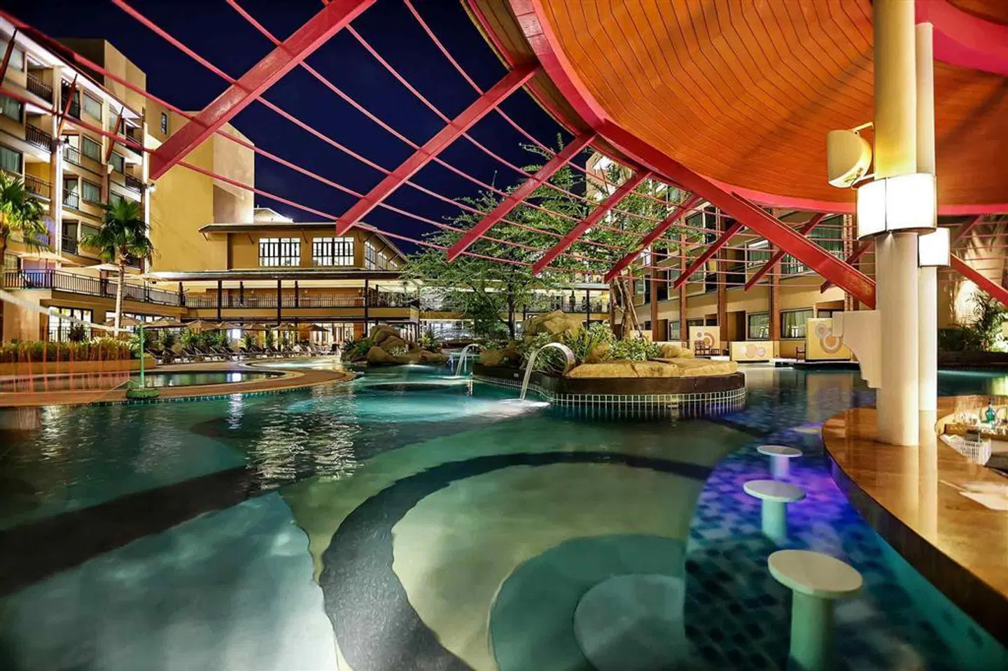 Novotel Phuket Vintage Park Resort Hotel Hallenbad