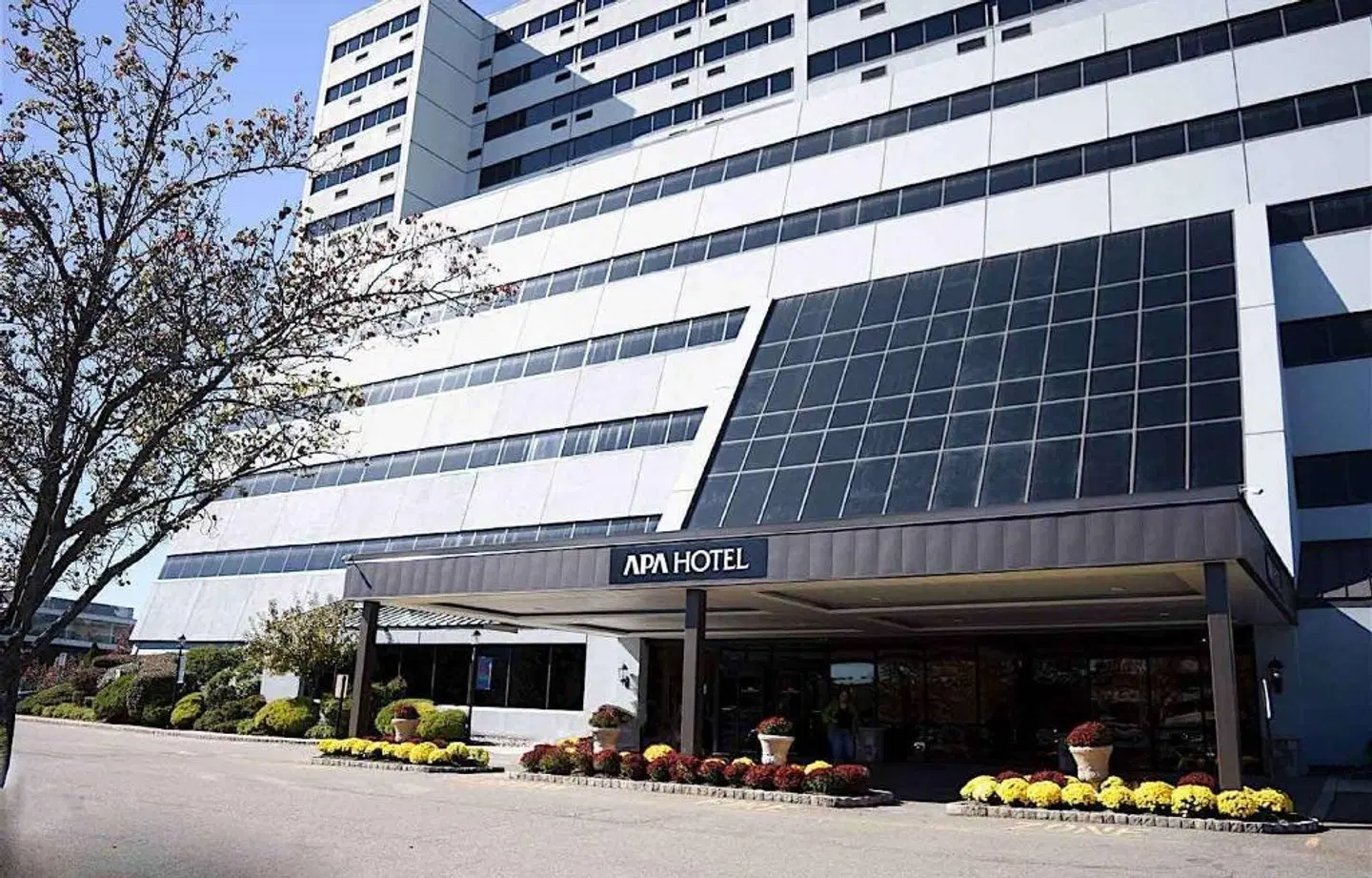 APA Hotel Woodbridge EXTERIOR