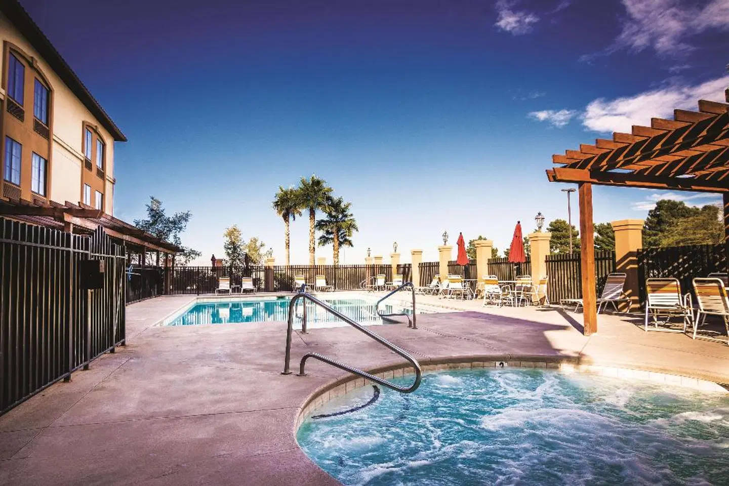 La Quinta Inn & Suites by Wyndham Las Vegas Airport South OUTDOOR_POOL