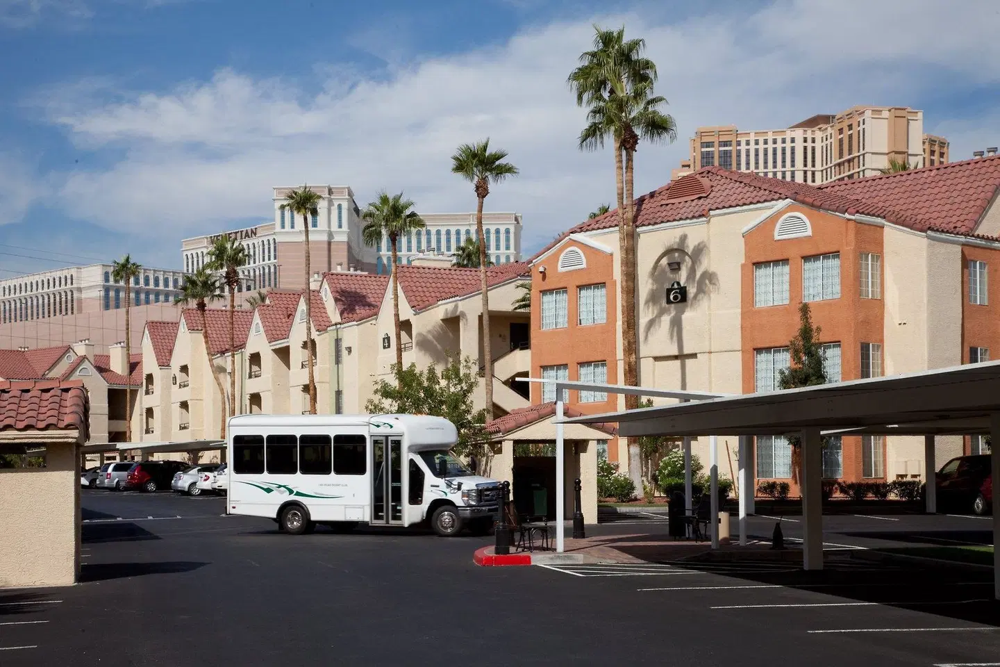 Holiday Inn Club Vacations At Desert Club Resort EXTERIOR