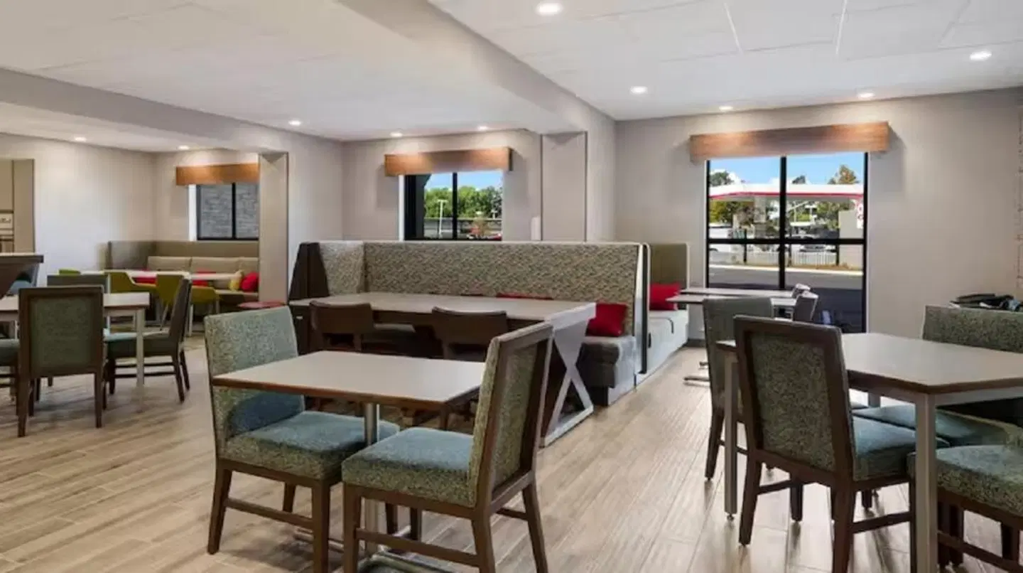 Hampton Inn Concord Bar