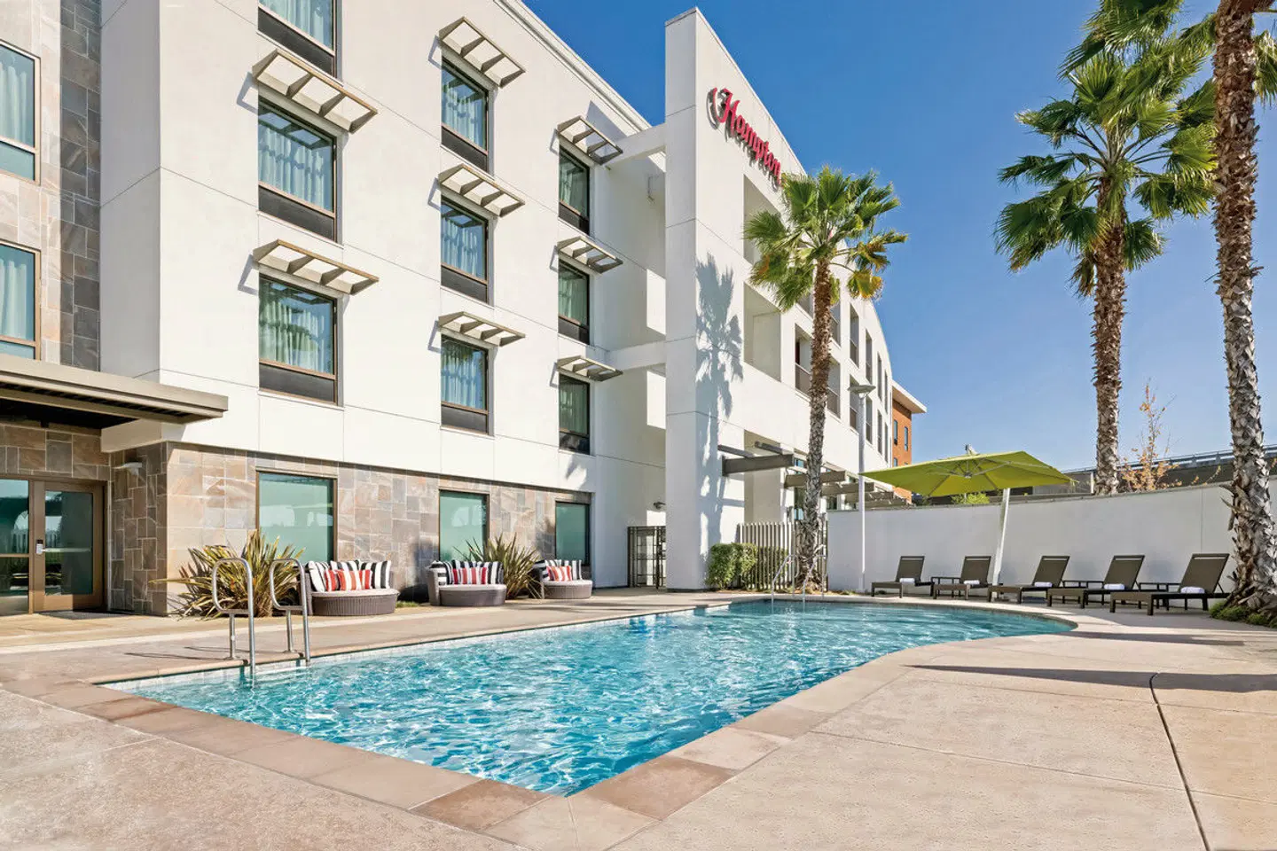 Hampton Inn & Suites Napa EXTERIOR