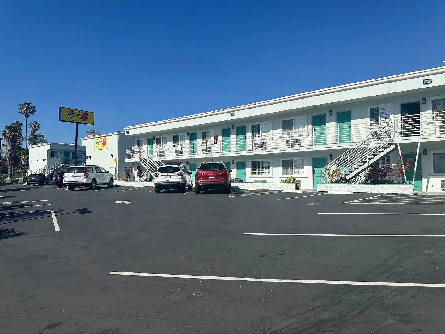 Super 8 by Wyndham Oceanside Downtown EXTERIOR