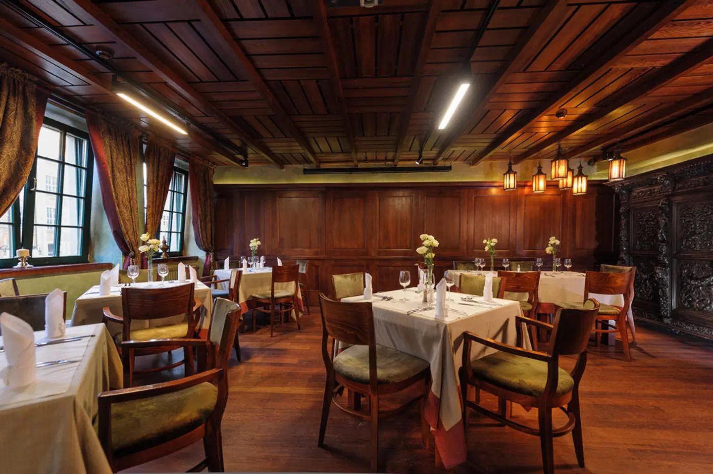 Holland House Residence Old Town Restaurant