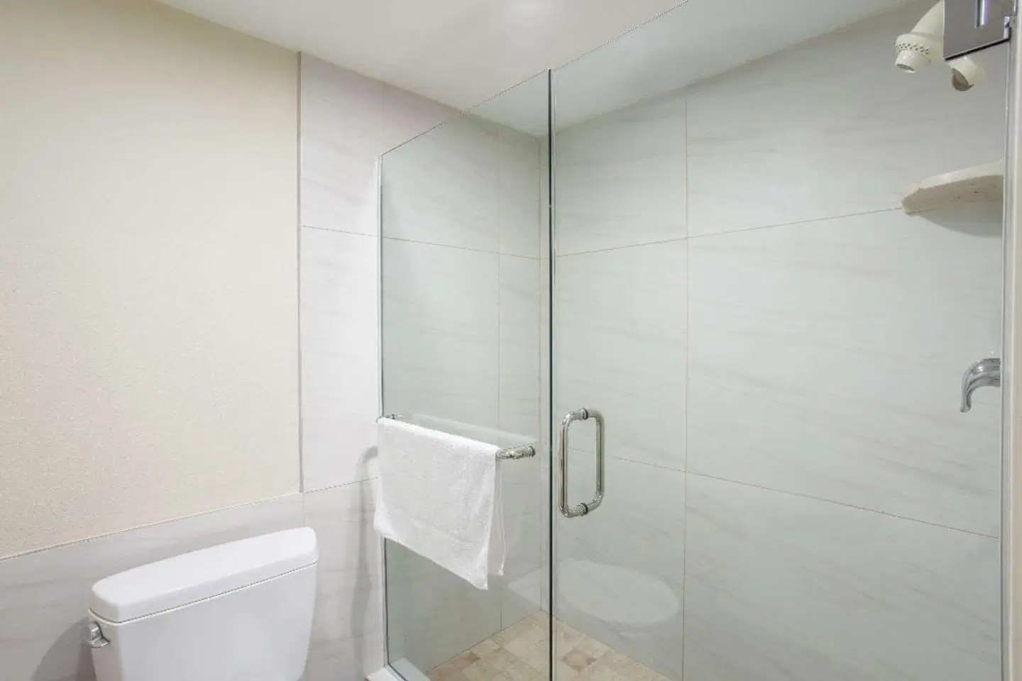 Ramada Culver City Badezimmer