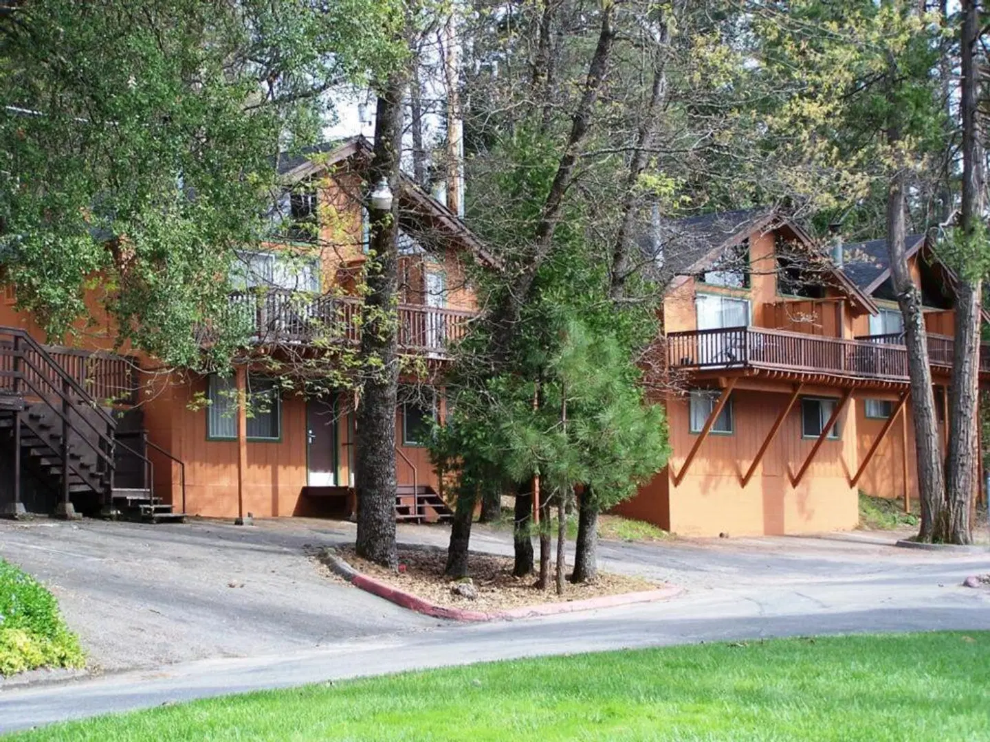 The Pines Resort EXTERIOR