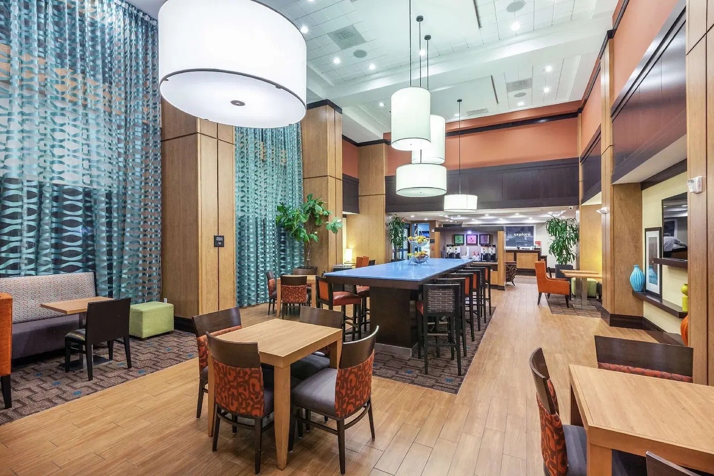 Hampton Inn & Suites Houston North IAH Bar