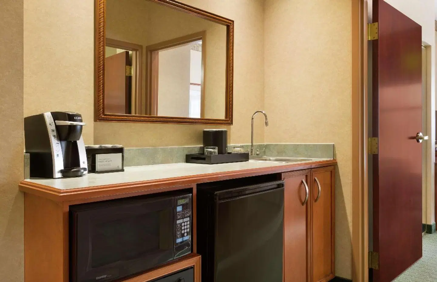 Embassy Suites by Hilton Portland - Airport ROOM_EXAMPLE