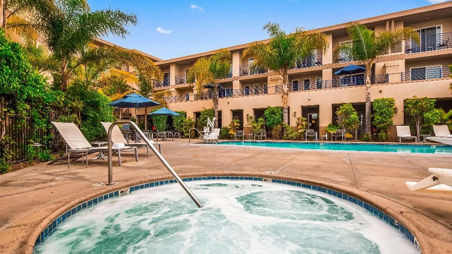 Best Western Plus Marina Gateway OUTDOOR_POOL