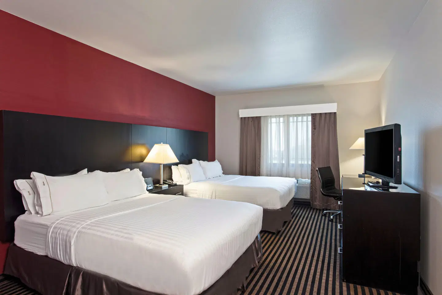 Holiday Inn Express Hotel & Suites Hollywood Walk of Fame, an IHG Hotel ROOM_EXAMPLE