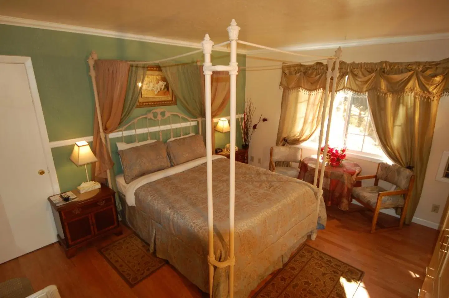 Econo Lodge Inn & Suites Heavenly Village Area ROOM_EXAMPLE