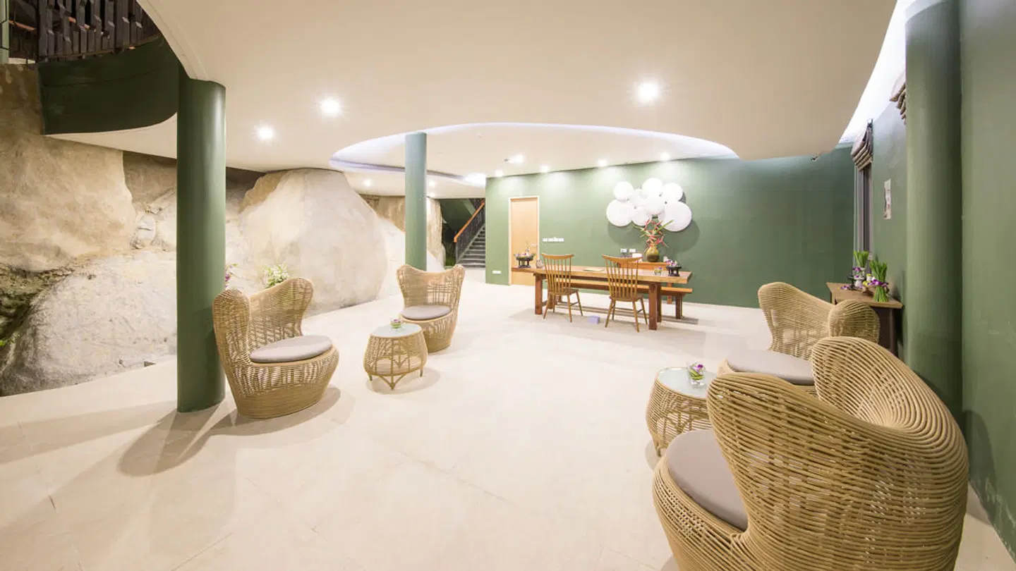 Crest Resort & Pool Villas LOUNGE_LOBBY