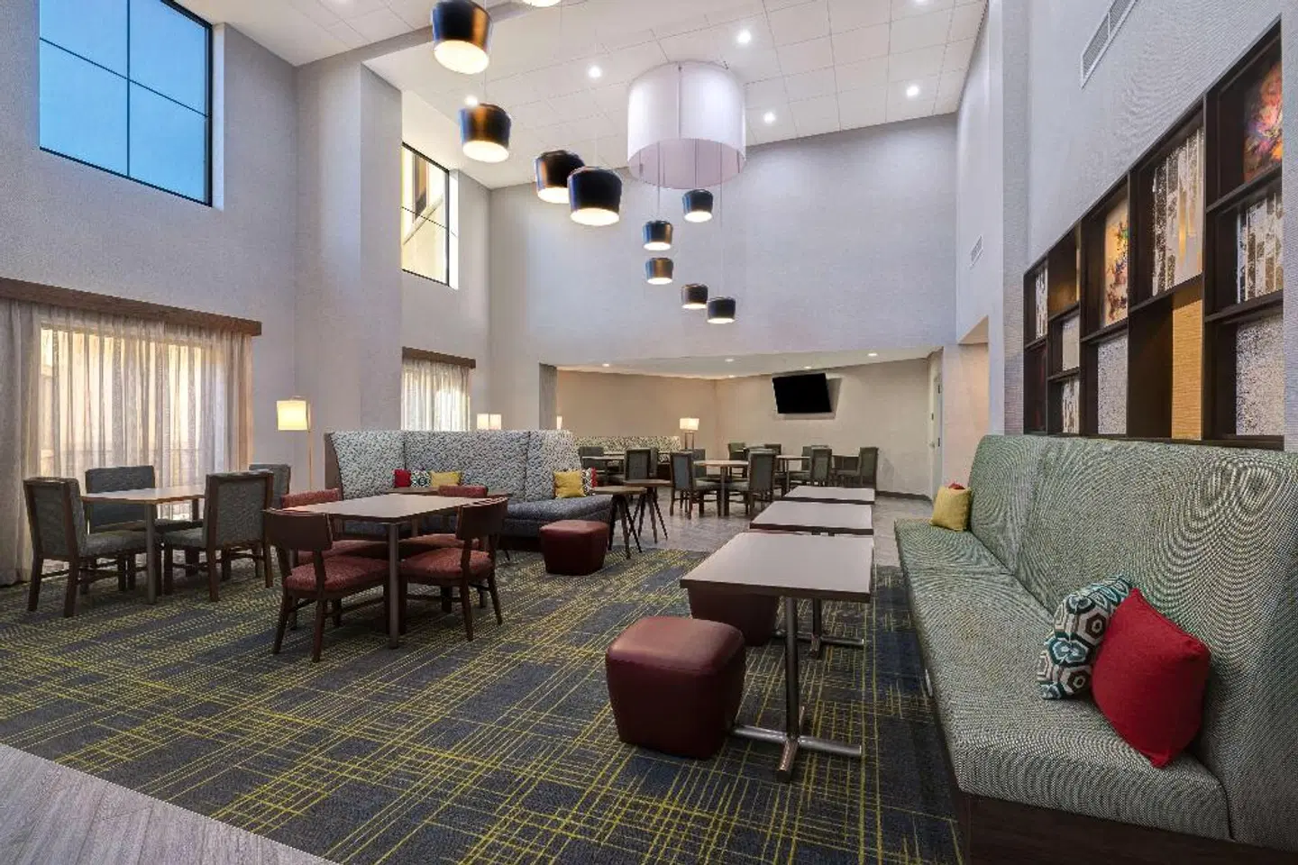 Hampton Inn & Suites Marina Bar
