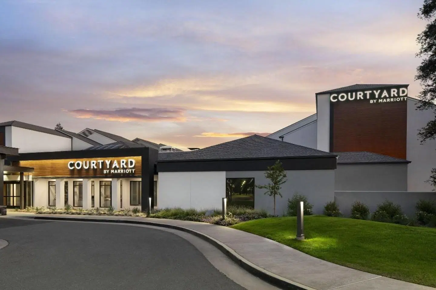 Courtyard by Marriott Bakersfield EXTERIOR