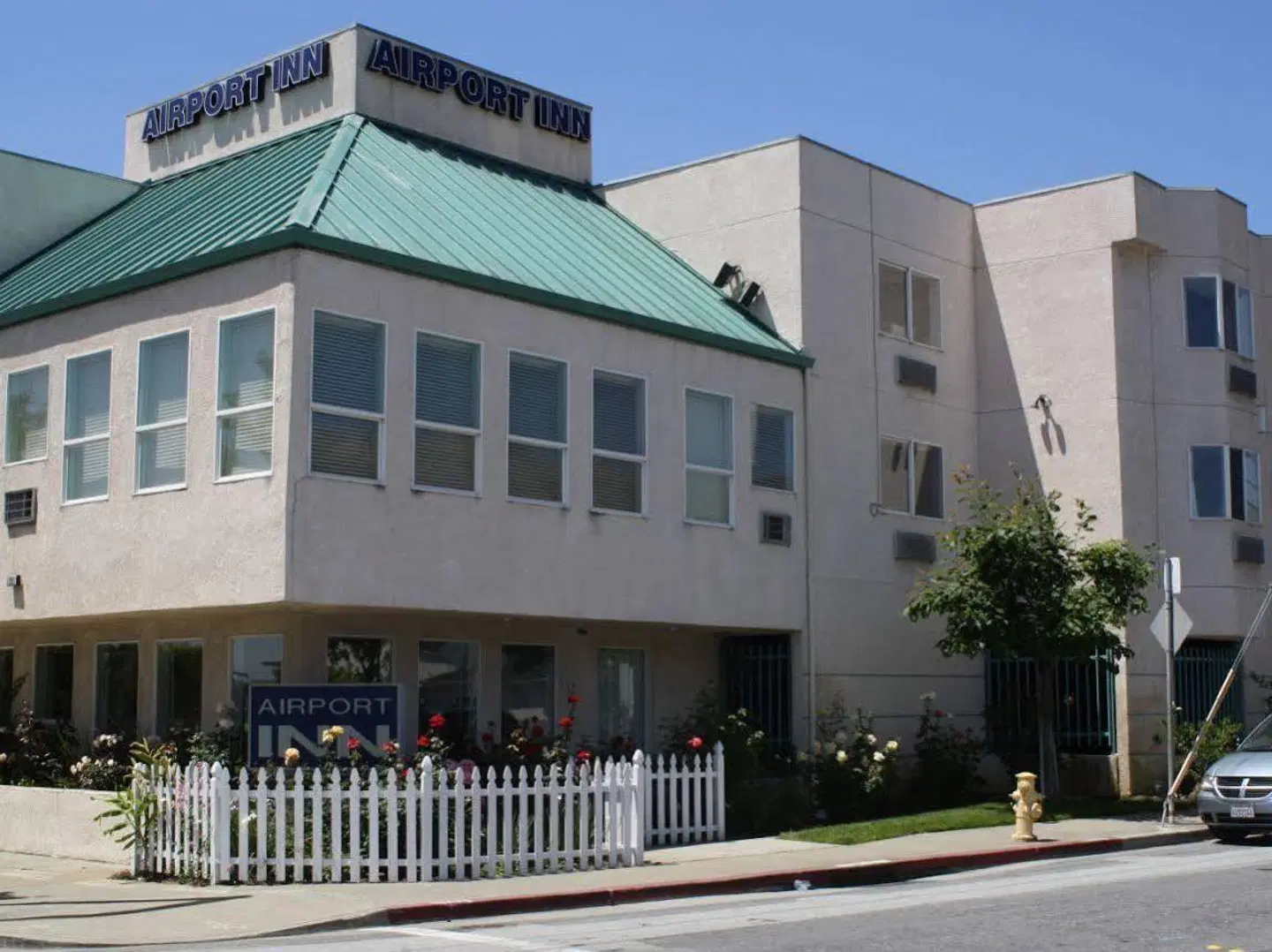 Airport Inn EXTERIOR