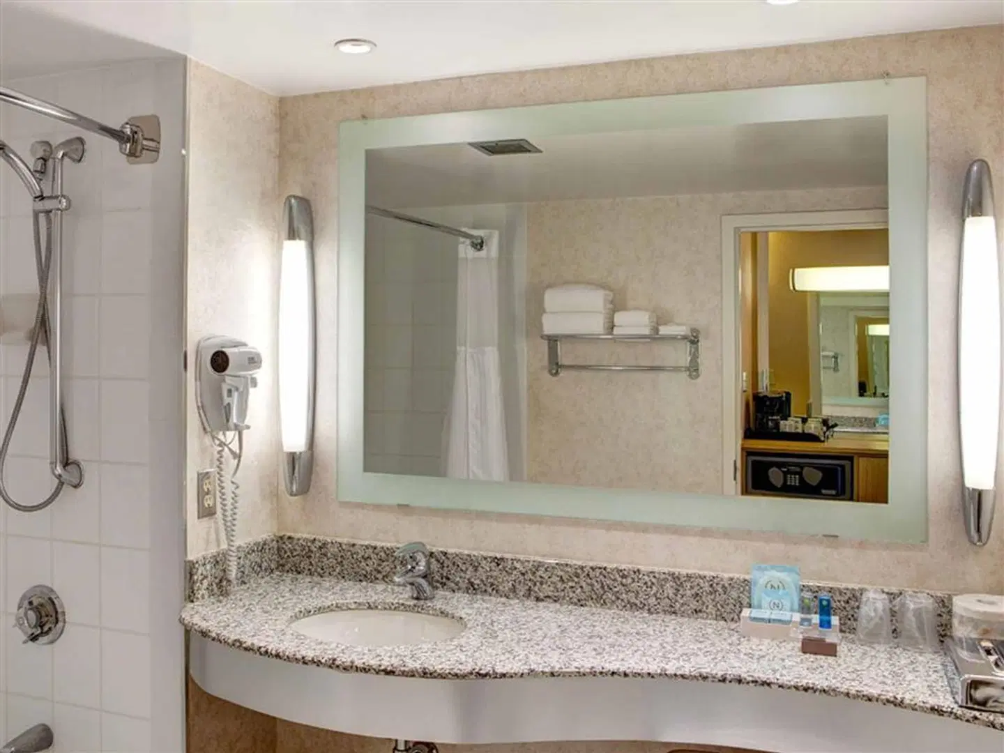 Novotel Toronto Centre Badezimmer