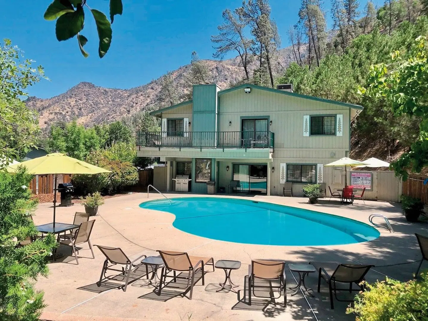 Yosemite Cedar Lodge EXTERIOR