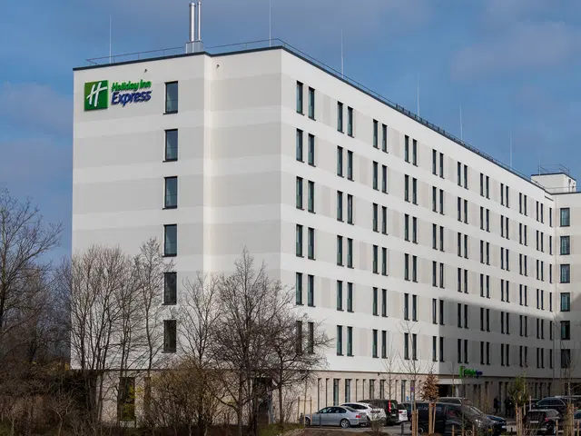 Holiday Inn Express Munich North EXTERIOR