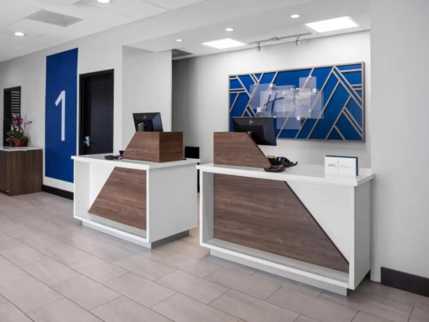 Holiday Inn Express & Suites Hermosa Beach LOUNGE_LOBBY