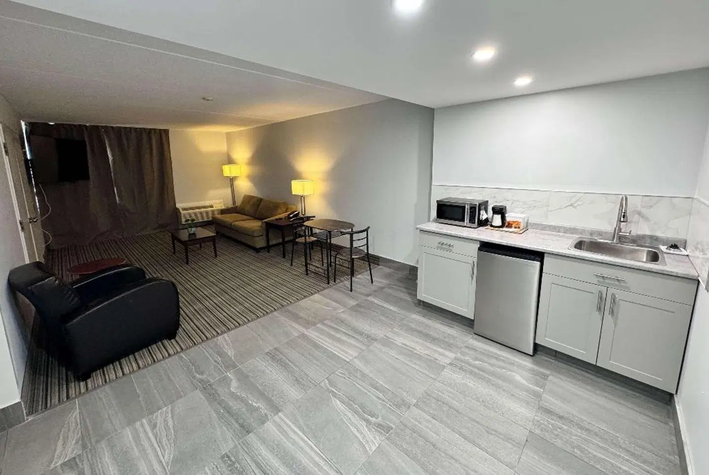 Ramada by Wyndham London LOUNGE_LOBBY